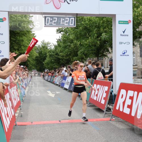 15.06.2025 - REWE Women's Run Strokosch-Dieckow http://msf.ph/oto/7931253 15.06.2025 10:51:37 Ziel 5535 meine-sportfotos.de