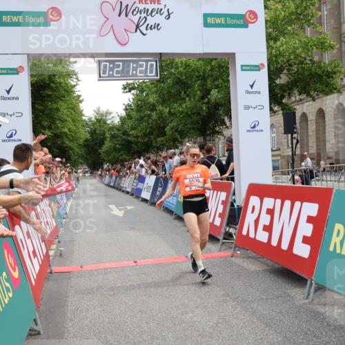 15.06.2025 - REWE Women's Run Strokosch-Dieckow http://msf.ph/oto/7931254 15.06.2025 10:51:37 Ziel 5535 meine-sportfotos.de