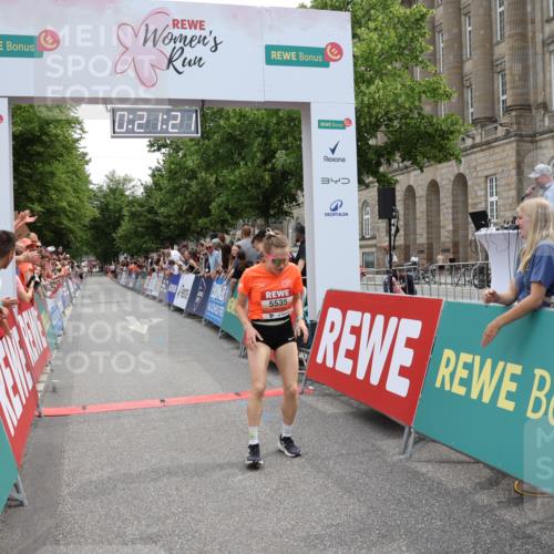 15.06.2025 - REWE Women's Run Strokosch-Dieckow http://msf.ph/oto/7931258 15.06.2025 10:51:38 Ziel 5535 meine-sportfotos.de