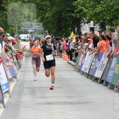 15.06.2025 - REWE Women's Run Strokosch-Dieckow http://msf.ph/oto/7931261 15.06.2025 10:51:53 Ziel 5065 meine-sportfotos.de