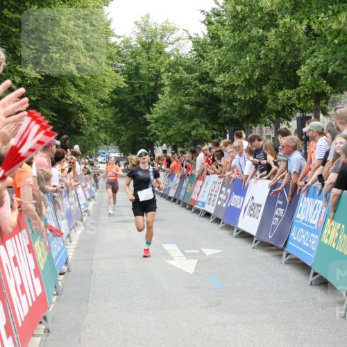 15.06.2025 - REWE Women's Run Strokosch-Dieckow http://msf.ph/oto/7931269 15.06.2025 10:51:56 Ziel 5065, 5353 meine-sportfotos.de