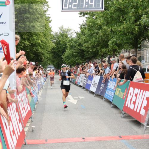 15.06.2025 - REWE Women's Run Strokosch-Dieckow http://msf.ph/oto/7931271 15.06.2025 10:51:57 Ziel 5065, 5353 meine-sportfotos.de
