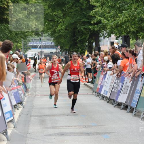 15.06.2025 - REWE Women's Run Strokosch-Dieckow http://msf.ph/oto/7931287 15.06.2025 10:52:16 Ziel  meine-sportfotos.de