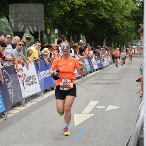 15.06.2025 - REWE Women's Run Strokosch-Dieckow http://msf.ph/oto/7931302 15.06.2025 10:53:38 Ziel 5027 meine-sportfotos.de