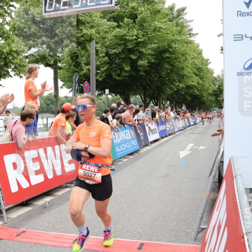 15.06.2025 - REWE Women's Run Strokosch-Dieckow http://msf.ph/oto/7931307 15.06.2025 10:53:39 Ziel 5027 meine-sportfotos.de