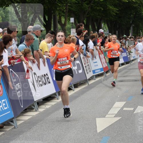 15.06.2025 - REWE Women's Run Strokosch-Dieckow http://msf.ph/oto/7931308 15.06.2025 10:53:47 Ziel 5081, 5375, 5607, 5685 meine-sportfotos.de