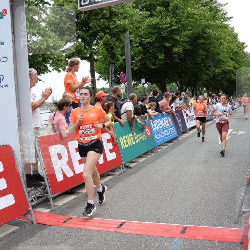 15.06.2025 - REWE Women's Run Strokosch-Dieckow http://msf.ph/oto/7931316 15.06.2025 10:53:49 Ziel 5081, 5375, 5607, 5685 meine-sportfotos.de