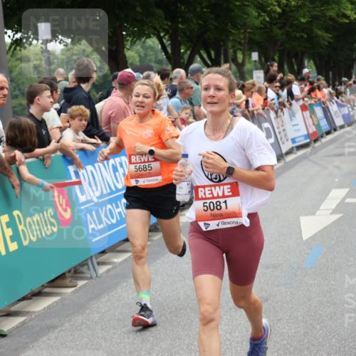 15.06.2025 - REWE Women's Run Strokosch-Dieckow http://msf.ph/oto/7931317 15.06.2025 10:53:50 Ziel 5081, 5375, 5607, 5685 meine-sportfotos.de