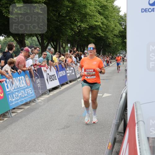 15.06.2025 - REWE Women's Run Strokosch-Dieckow http://msf.ph/oto/7931322 15.06.2025 10:53:53 Ziel 5081, 5276, 5375, 5607, 5685 meine-sportfotos.de