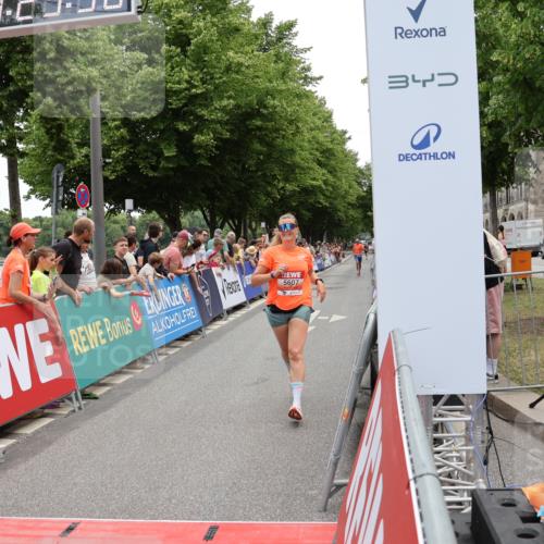15.06.2025 - REWE Women's Run Strokosch-Dieckow http://msf.ph/oto/7931323 15.06.2025 10:53:53 Ziel 5081, 5276, 5375, 5607, 5685 meine-sportfotos.de