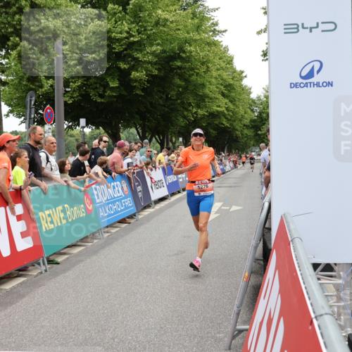 15.06.2025 - REWE Women's Run Strokosch-Dieckow http://msf.ph/oto/7931328 15.06.2025 10:53:59 Ziel 5276, 5607 meine-sportfotos.de