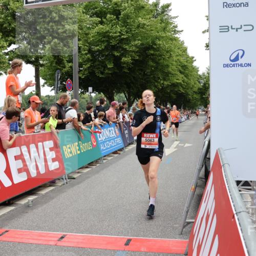 15.06.2025 - REWE Women's Run Strokosch-Dieckow http://msf.ph/oto/7931335 15.06.2025 10:54:09 Ziel 5063, 5163 meine-sportfotos.de