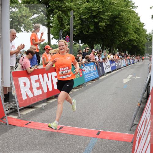 15.06.2025 - REWE Women's Run Strokosch-Dieckow http://msf.ph/oto/7931340 15.06.2025 10:54:12 Ziel 5063, 5163 meine-sportfotos.de