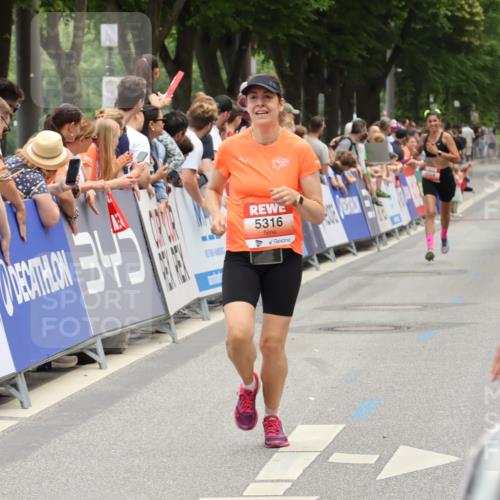 15.06.2025 - REWE Women's Run Strokosch-Dieckow http://msf.ph/oto/7931341 15.06.2025 10:54:23 Ziel 5316 meine-sportfotos.de