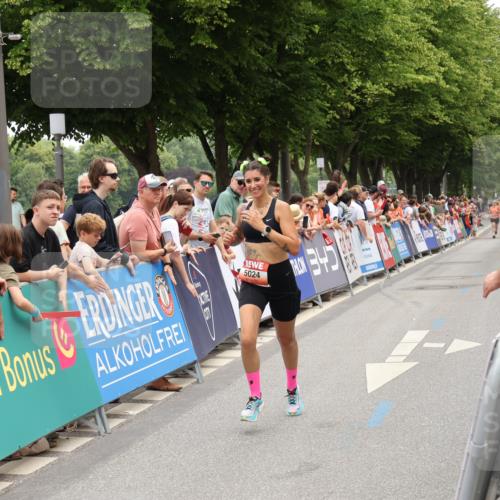 15.06.2025 - REWE Women's Run Strokosch-Dieckow http://msf.ph/oto/7931350 15.06.2025 10:54:30 Ziel 5024, 5316 meine-sportfotos.de
