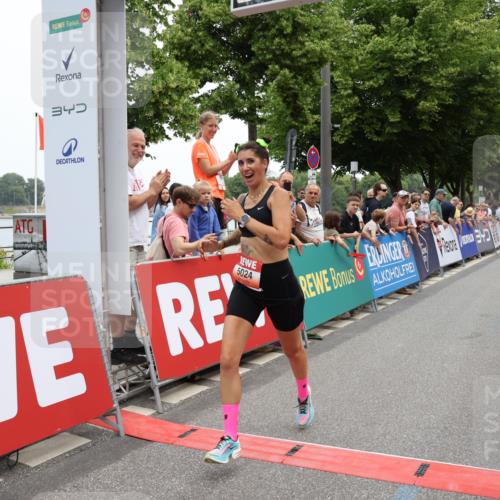 15.06.2025 - REWE Women's Run Strokosch-Dieckow http://msf.ph/oto/7931355 15.06.2025 10:54:31 Ziel 5024, 5316 meine-sportfotos.de