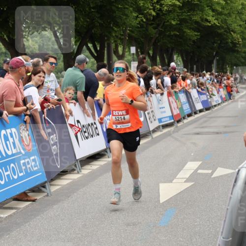 15.06.2025 - REWE Women's Run Strokosch-Dieckow http://msf.ph/oto/7931357 15.06.2025 10:54:42 Ziel 5214 meine-sportfotos.de
