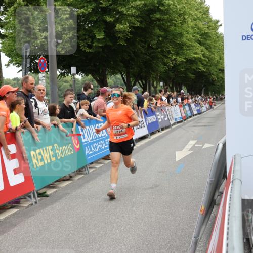 15.06.2025 - REWE Women's Run Strokosch-Dieckow http://msf.ph/oto/7931359 15.06.2025 10:54:42 Ziel 5214 meine-sportfotos.de