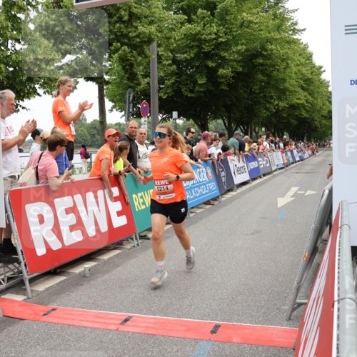 15.06.2025 - REWE Women's Run Strokosch-Dieckow http://msf.ph/oto/7931360 15.06.2025 10:54:43 Ziel 5214 meine-sportfotos.de