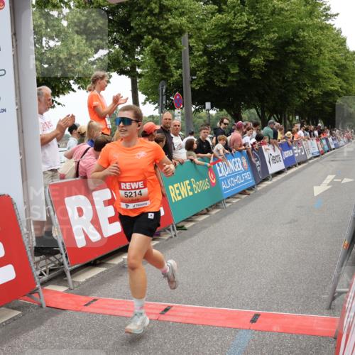 15.06.2025 - REWE Women's Run Strokosch-Dieckow http://msf.ph/oto/7931362 15.06.2025 10:54:43 Ziel 5214 meine-sportfotos.de