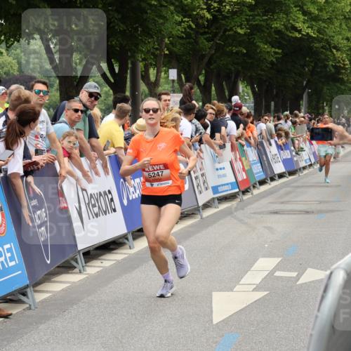 15.06.2025 - REWE Women's Run Strokosch-Dieckow http://msf.ph/oto/7931363 15.06.2025 10:55:16 Ziel 5247 meine-sportfotos.de