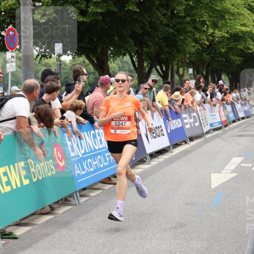 15.06.2025 - REWE Women's Run Strokosch-Dieckow http://msf.ph/oto/7931365 15.06.2025 10:55:16 Ziel 5247 meine-sportfotos.de