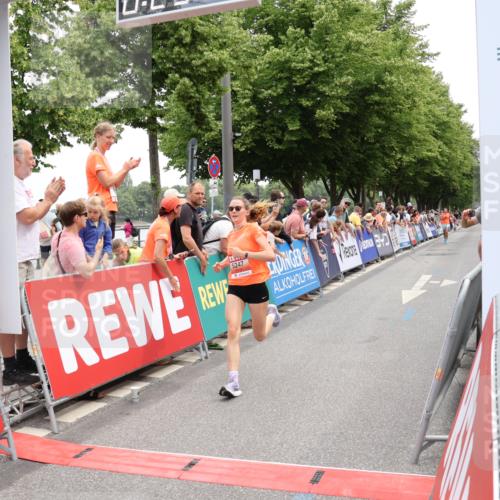 15.06.2025 - REWE Women's Run Strokosch-Dieckow http://msf.ph/oto/7931366 15.06.2025 10:55:17 Ziel 5247 meine-sportfotos.de