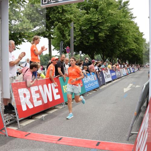 15.06.2025 - REWE Women's Run Strokosch-Dieckow http://msf.ph/oto/7931375 15.06.2025 10:55:25 Ziel 5485 meine-sportfotos.de