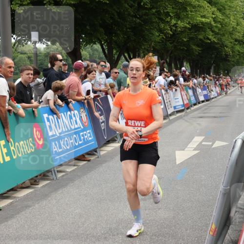 15.06.2025 - REWE Women's Run Strokosch-Dieckow http://msf.ph/oto/7931383 15.06.2025 10:55:45 Ziel 5511 meine-sportfotos.de