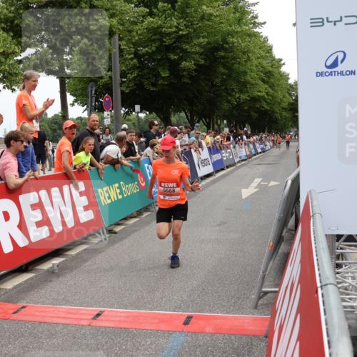 15.06.2025 - REWE Women's Run Strokosch-Dieckow http://msf.ph/oto/7931389 15.06.2025 10:55:56 Ziel 5568 meine-sportfotos.de