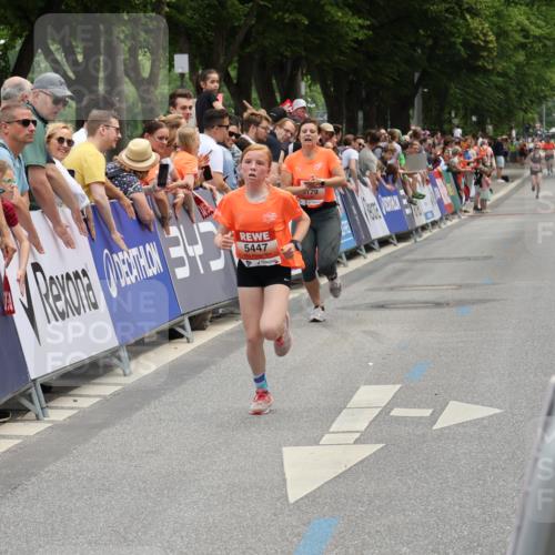 15.06.2025 - REWE Women's Run Strokosch-Dieckow http://msf.ph/oto/7931392 15.06.2025 10:56:04 Ziel 5179, 5447 meine-sportfotos.de