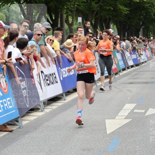 15.06.2025 - REWE Women's Run Strokosch-Dieckow http://msf.ph/oto/7931394 15.06.2025 10:56:05 Ziel 5179, 5447 meine-sportfotos.de