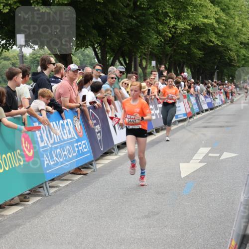 15.06.2025 - REWE Women's Run Strokosch-Dieckow http://msf.ph/oto/7931395 15.06.2025 10:56:05 Ziel 5179, 5447 meine-sportfotos.de