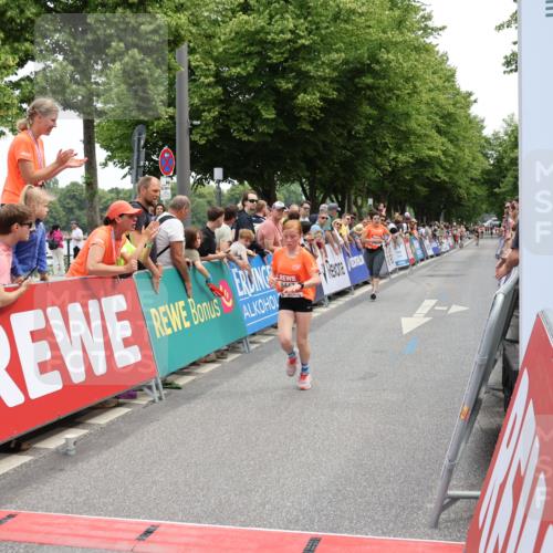 15.06.2025 - REWE Women's Run Strokosch-Dieckow http://msf.ph/oto/7931398 15.06.2025 10:56:06 Ziel 5179, 5447 meine-sportfotos.de