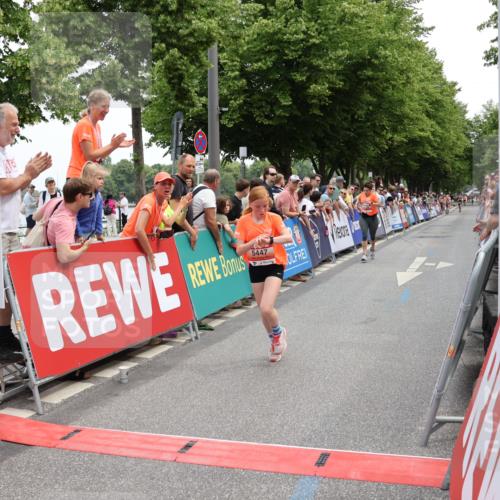 15.06.2025 - REWE Women's Run Strokosch-Dieckow http://msf.ph/oto/7931400 15.06.2025 10:56:06 Ziel 5179, 5447 meine-sportfotos.de