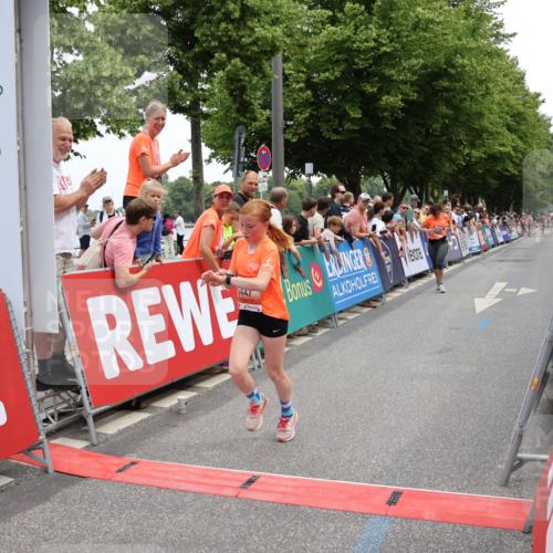 15.06.2025 - REWE Women's Run Strokosch-Dieckow http://msf.ph/oto/7931402 15.06.2025 10:56:07 Ziel 5179, 5447 meine-sportfotos.de