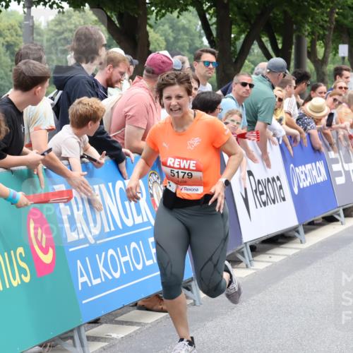 15.06.2025 - REWE Women's Run Strokosch-Dieckow http://msf.ph/oto/7931404 15.06.2025 10:56:08 Ziel 5179, 5447 meine-sportfotos.de