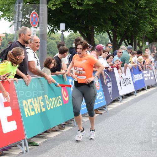 15.06.2025 - REWE Women's Run Strokosch-Dieckow http://msf.ph/oto/7931406 15.06.2025 10:56:08 Ziel 5179, 5447 meine-sportfotos.de