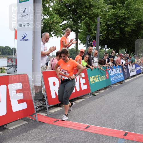 15.06.2025 - REWE Women's Run Strokosch-Dieckow http://msf.ph/oto/7931412 15.06.2025 10:56:10 Ziel 5179, 5447 meine-sportfotos.de