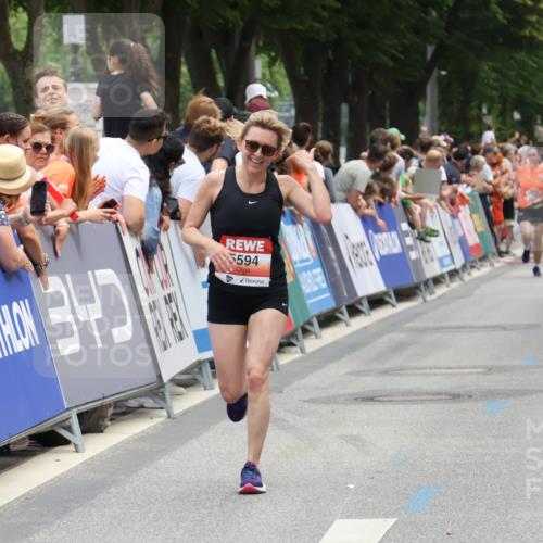 15.06.2025 - REWE Women's Run Strokosch-Dieckow http://msf.ph/oto/7931417 15.06.2025 10:56:21 Ziel 5594 meine-sportfotos.de