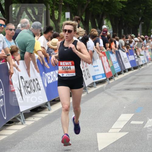 15.06.2025 - REWE Women's Run Strokosch-Dieckow http://msf.ph/oto/7931421 15.06.2025 10:56:23 Ziel 5594 meine-sportfotos.de