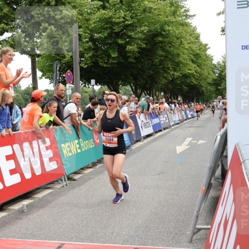 15.06.2025 - REWE Women's Run Strokosch-Dieckow http://msf.ph/oto/7931426 15.06.2025 10:56:24 Ziel 5594 meine-sportfotos.de