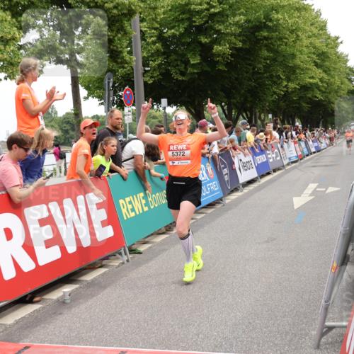 15.06.2025 - REWE Women's Run Strokosch-Dieckow http://msf.ph/oto/7931452 15.06.2025 10:56:44 Ziel 5082, 5372, 5576 meine-sportfotos.de