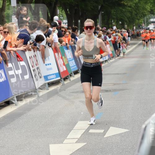 15.06.2025 - REWE Women's Run Strokosch-Dieckow http://msf.ph/oto/7931461 15.06.2025 10:57:03 Ziel 5251 meine-sportfotos.de