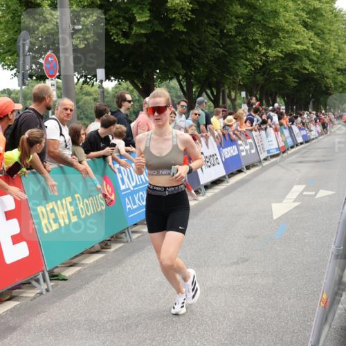 15.06.2025 - REWE Women's Run Strokosch-Dieckow http://msf.ph/oto/7931464 15.06.2025 10:57:05 Ziel 5251 meine-sportfotos.de