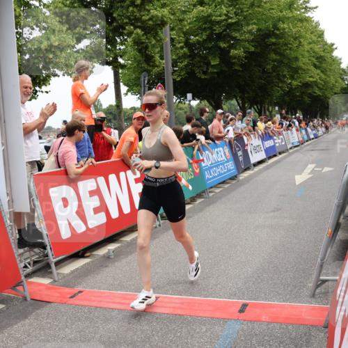 15.06.2025 - REWE Women's Run Strokosch-Dieckow http://msf.ph/oto/7931466 15.06.2025 10:57:06 Ziel 5251 meine-sportfotos.de