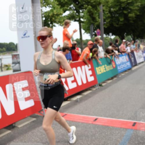 15.06.2025 - REWE Women's Run Strokosch-Dieckow http://msf.ph/oto/7931467 15.06.2025 10:57:06 Ziel 5251 meine-sportfotos.de