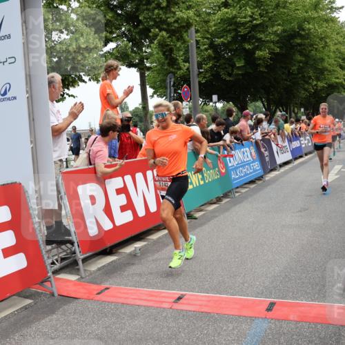 15.06.2025 - REWE Women's Run Strokosch-Dieckow http://msf.ph/oto/7931473 15.06.2025 10:57:23 Ziel 5142, 5326, 5537, 5656 meine-sportfotos.de