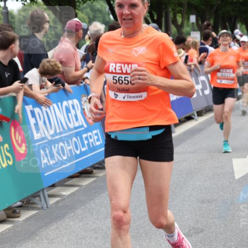 15.06.2025 - REWE Women's Run Strokosch-Dieckow http://msf.ph/oto/7931476 15.06.2025 10:57:24 Ziel 5142, 5201, 5326, 5537, 5656 meine-sportfotos.de