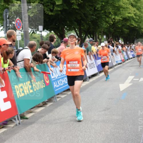 15.06.2025 - REWE Women's Run Strokosch-Dieckow http://msf.ph/oto/7931480 15.06.2025 10:57:26 Ziel 5142, 5154, 5201, 5326, 5537, 5656 meine-sportfotos.de